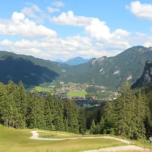 https://alpinlife-ferienhaus.com-bavaria.com